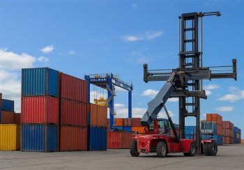 ورود کالاهای اساسی از بنادر جنوبی طبق روال عادی – ایمیدکو